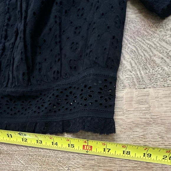 J. Crew NWT Eyelet Cropped Top Blouse Lace Covered Buttons BLACK medium - Picture 13 of 16
